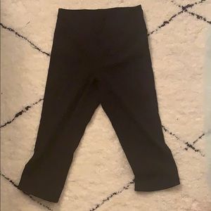 Black lululemon Capri leggings